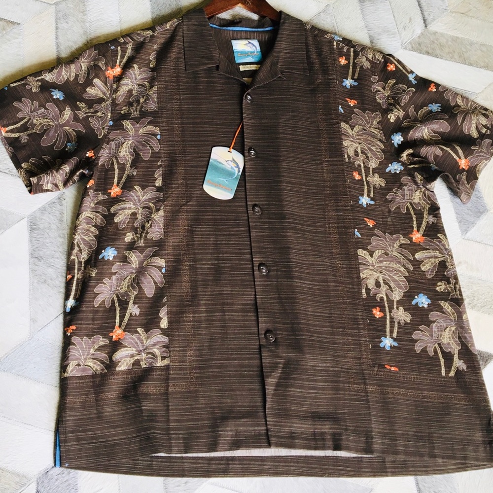 Tommy Bahama brown with tropical pattern sz xl